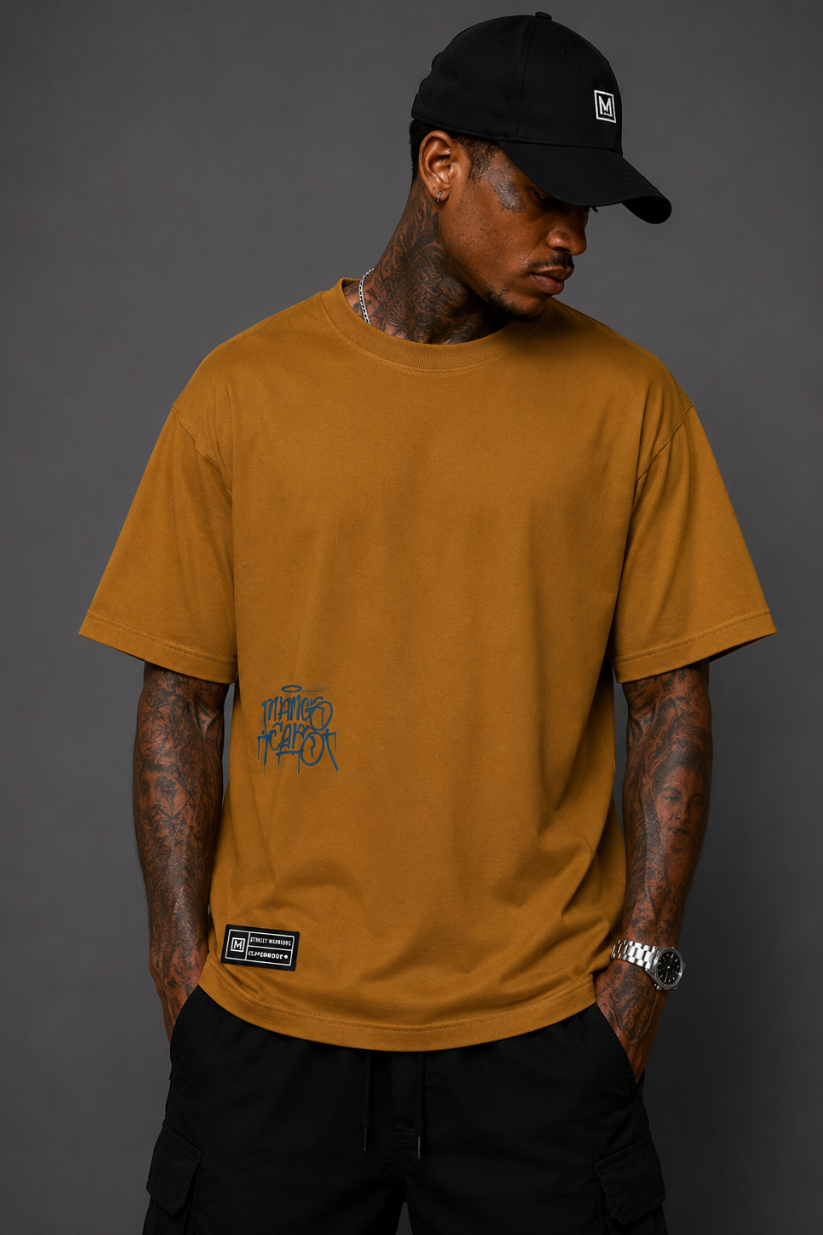 CAMISETA MANOS CAPS OVERSIZED ESSENTIAL LOGO LATERAL