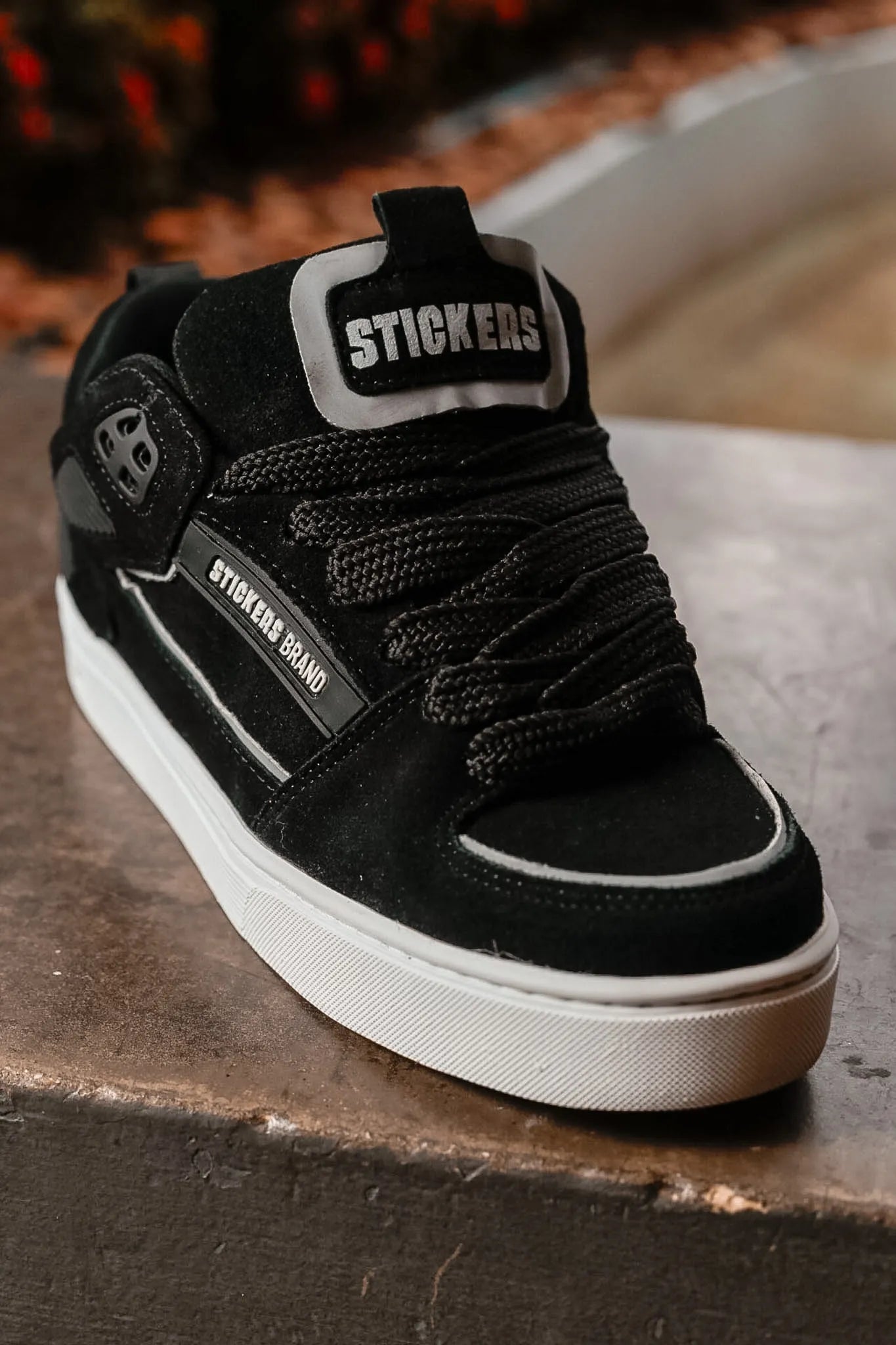 TENIS STICKERS CALI BLACK WHITE