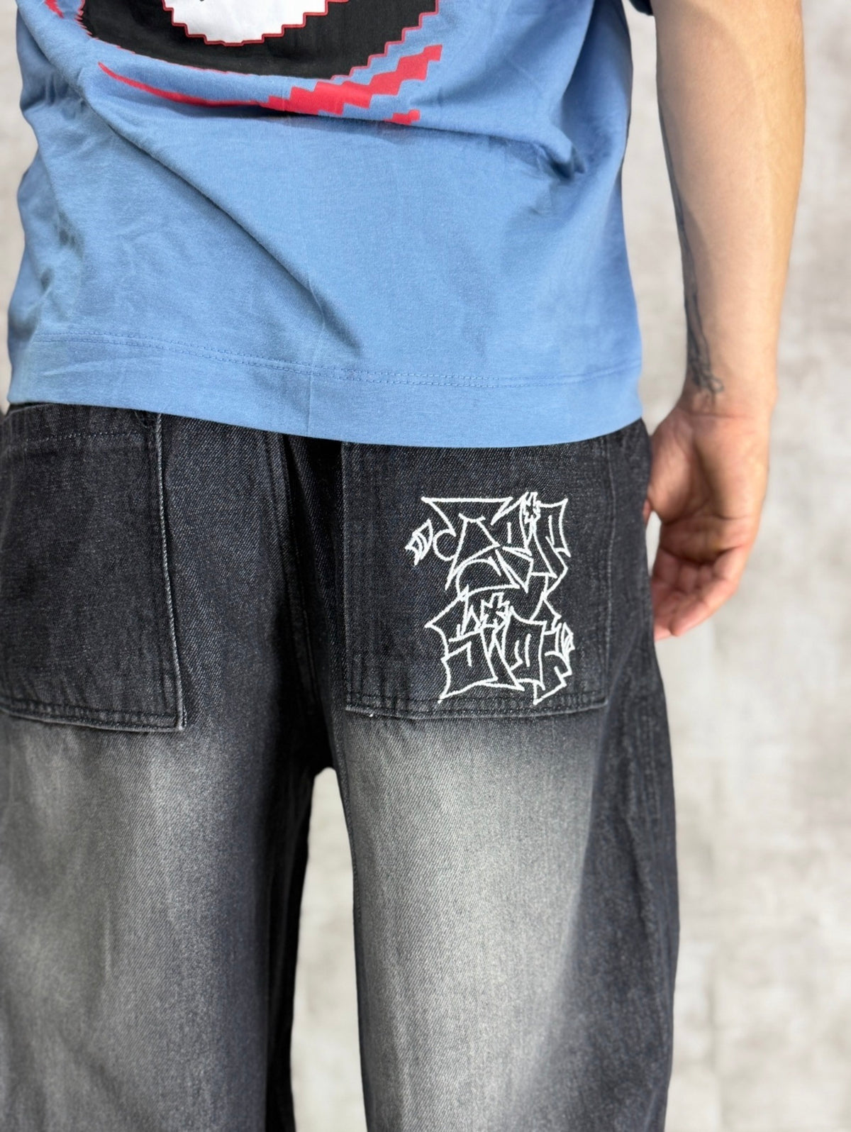 CALÇA JEANS BAGGY TRIP SIDE JEANS USED STONED COM BORDADO