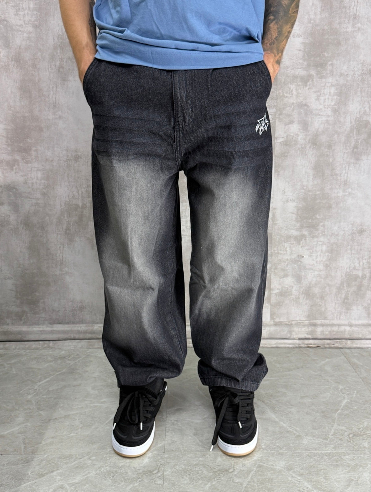 CALÇA JEANS BAGGY TRIP SIDE JEANS USED STONED COM BORDADO