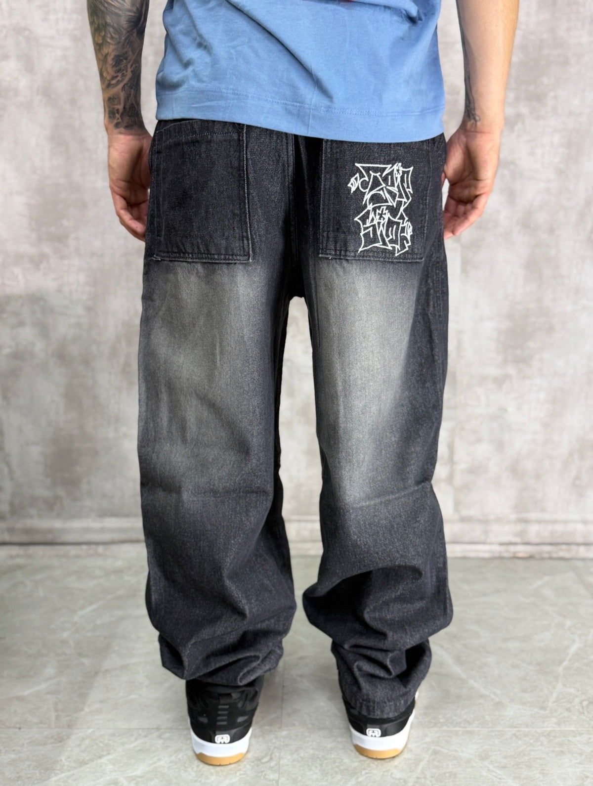 CALÇA JEANS BAGGY TRIP SIDE JEANS USED STONED COM BORDADO
