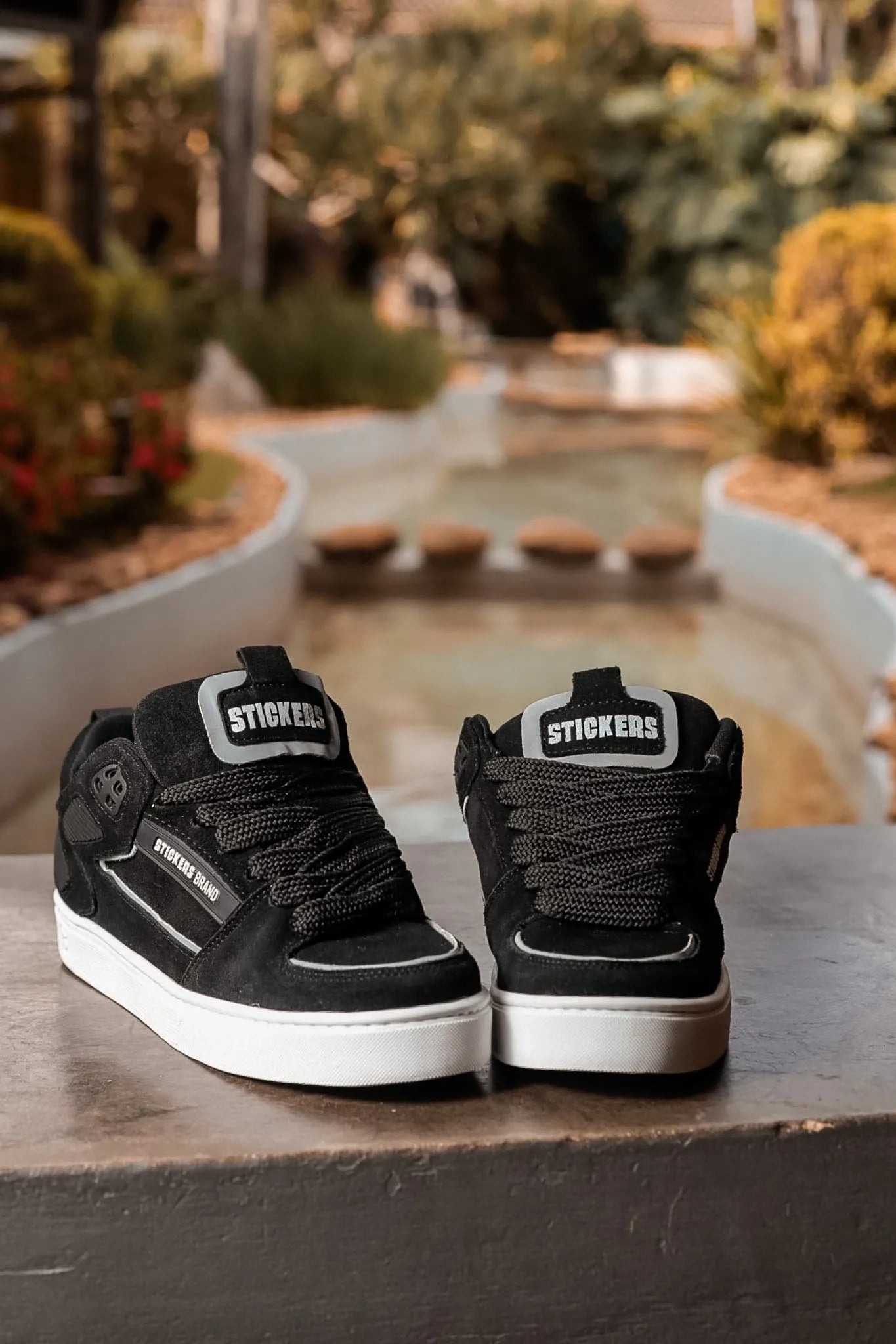 TENIS STICKERS CALI BLACK WHITE