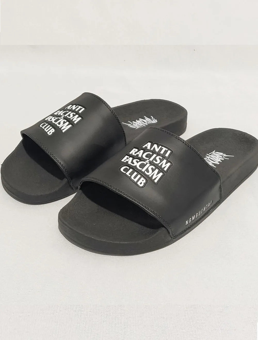 CHINELO SLIDE CHRONIC ANTI RACISM BLACK