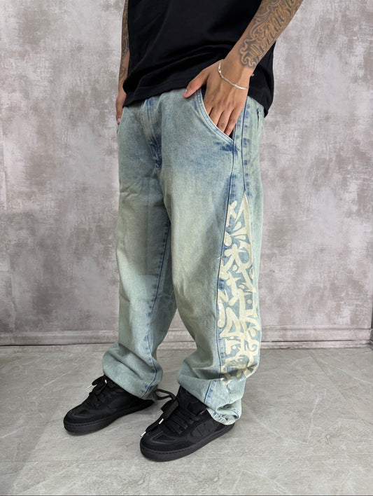 CALÇA JEANS BAGGY RECORTE COM ESTAMPA SILK